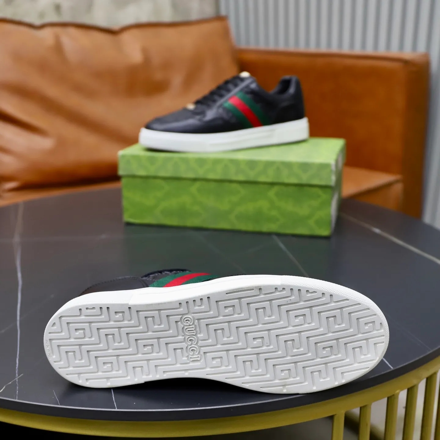 Ex-factory price: 420💰🙅‍♂️🙅‍♂️🙅‍♂️ Brand: Gucci GUCCi Standard code: 38-44 (45 customized) Grade: Same as the official website Material: Original leather splicing, comfortable and breathable sheepskin lining, original wear-resistant outsole Style category: Men's fashionable casual shoes, running, sports shoes, noble luxury brand elements, top luxury Color: actual picture color